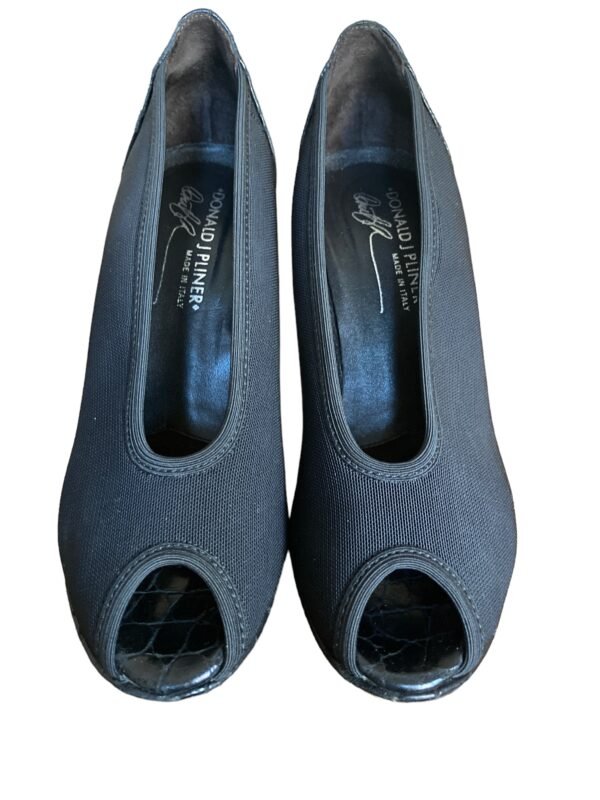 Donald J. Pliner Black Zetta Pumps. 6.5